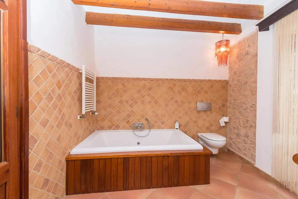 Can Massana Sóller 0*,  İspanya